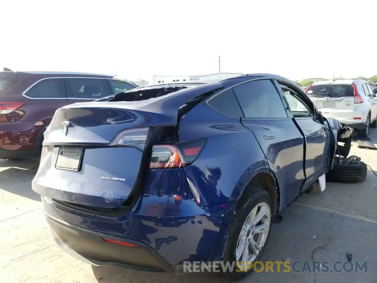 4 Photograph of a damaged car 5YJYGDEE5LF011981 TESLA MODEL Y 2020