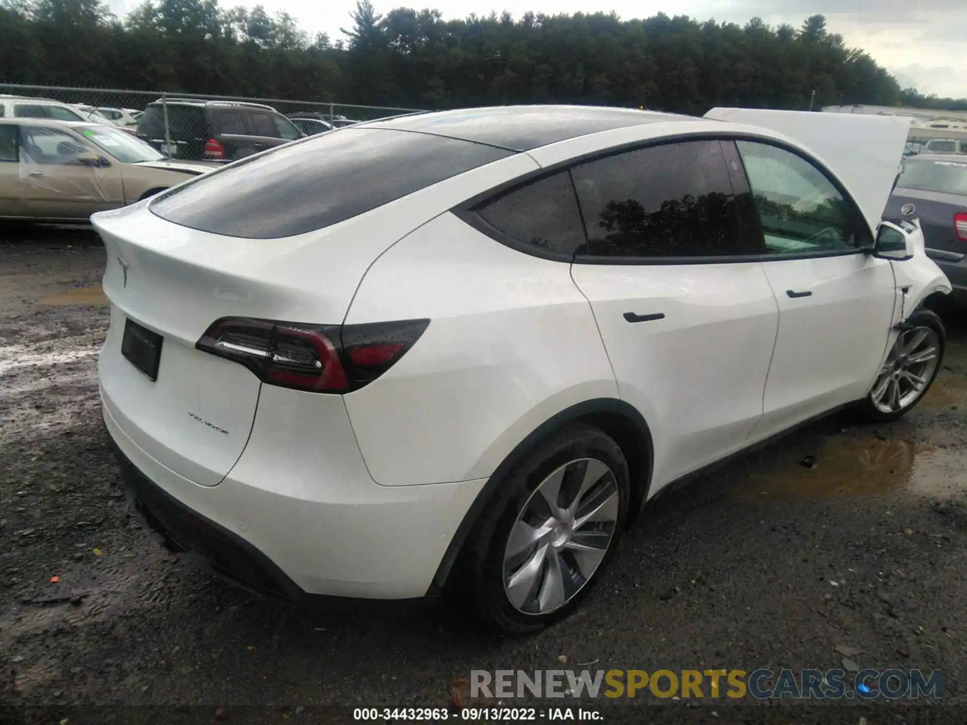 4 Photograph of a damaged car 5YJYGDEE5LF027355 TESLA MODEL Y 2020