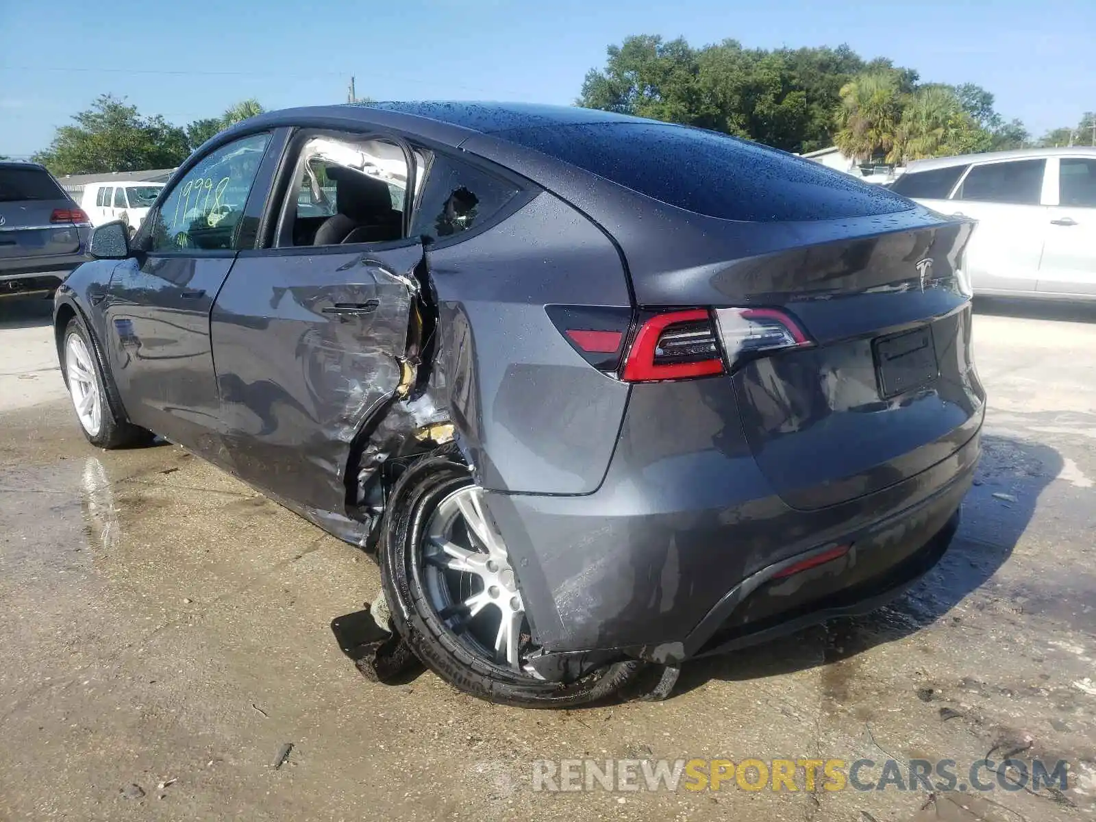 3 Photograph of a damaged car 5YJYGDEE5LF031440 TESLA MODEL Y 2020