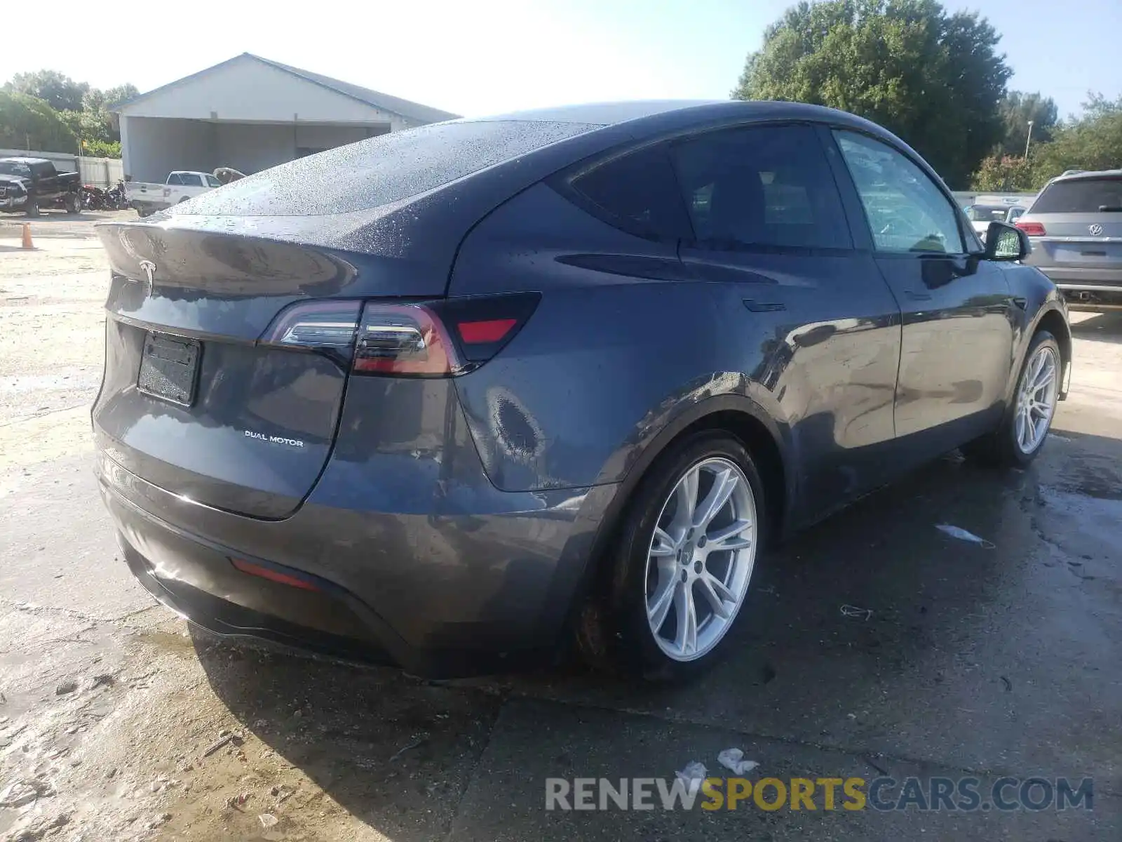 4 Photograph of a damaged car 5YJYGDEE5LF031440 TESLA MODEL Y 2020