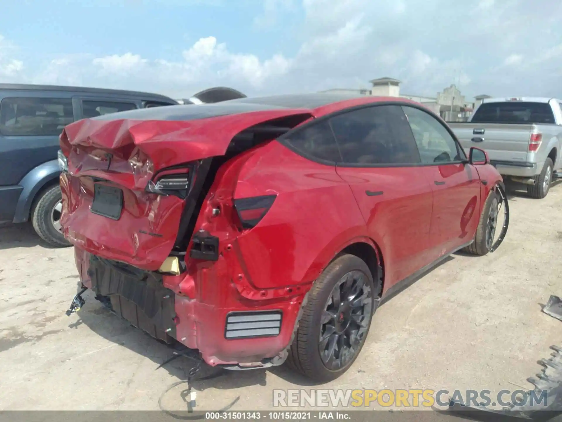 4 Photograph of a damaged car 5YJYGDEE5LF033415 TESLA MODEL Y 2020