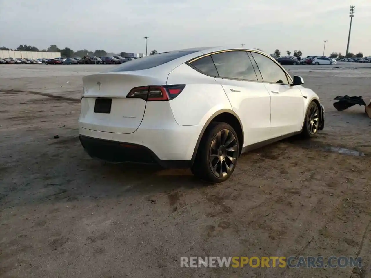 4 Photograph of a damaged car 5YJYGDEE5LF037349 TESLA MODEL Y 2020