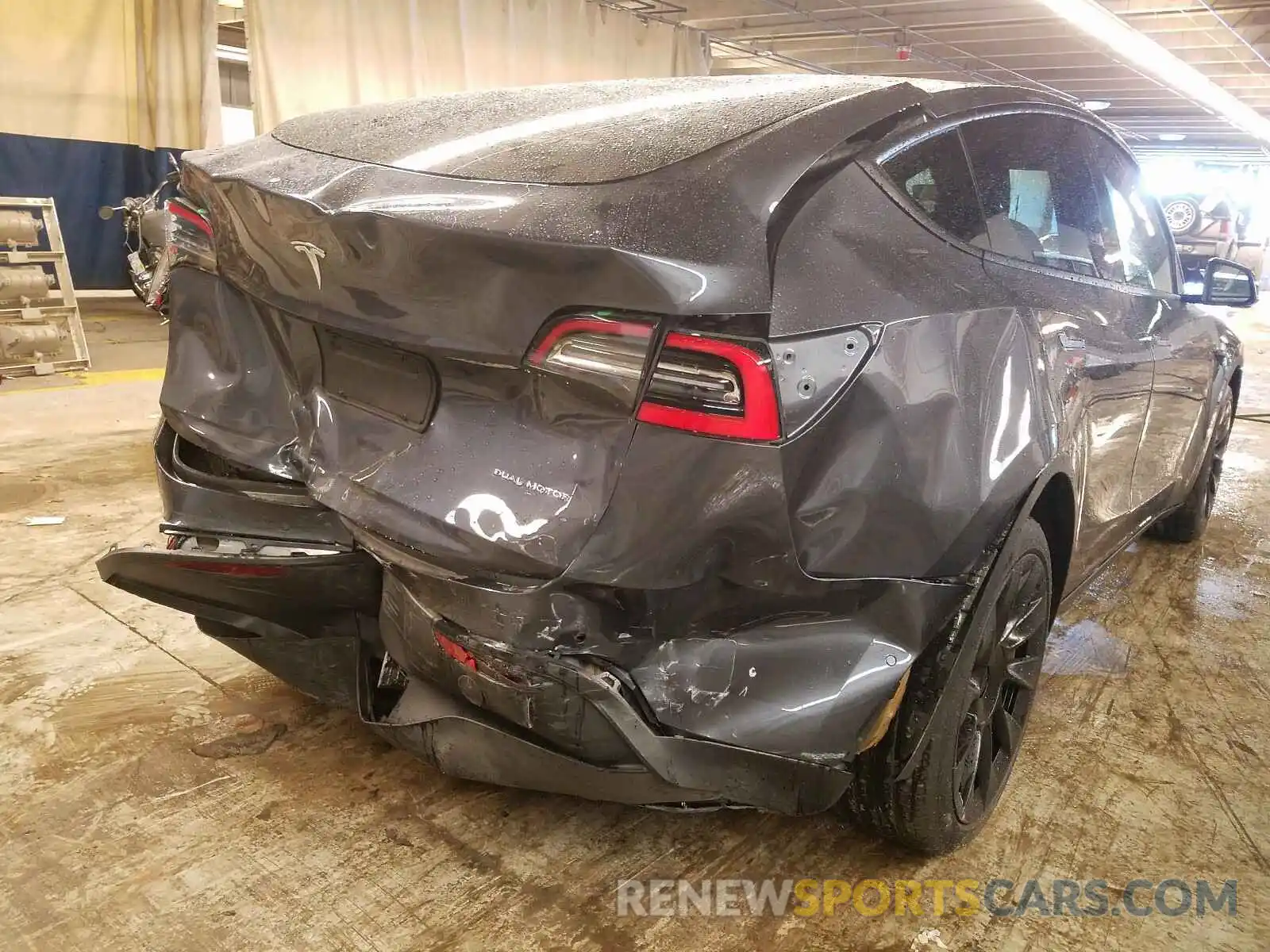 4 Photograph of a damaged car 5YJYGDEE5LF038100 TESLA MODEL Y 2020