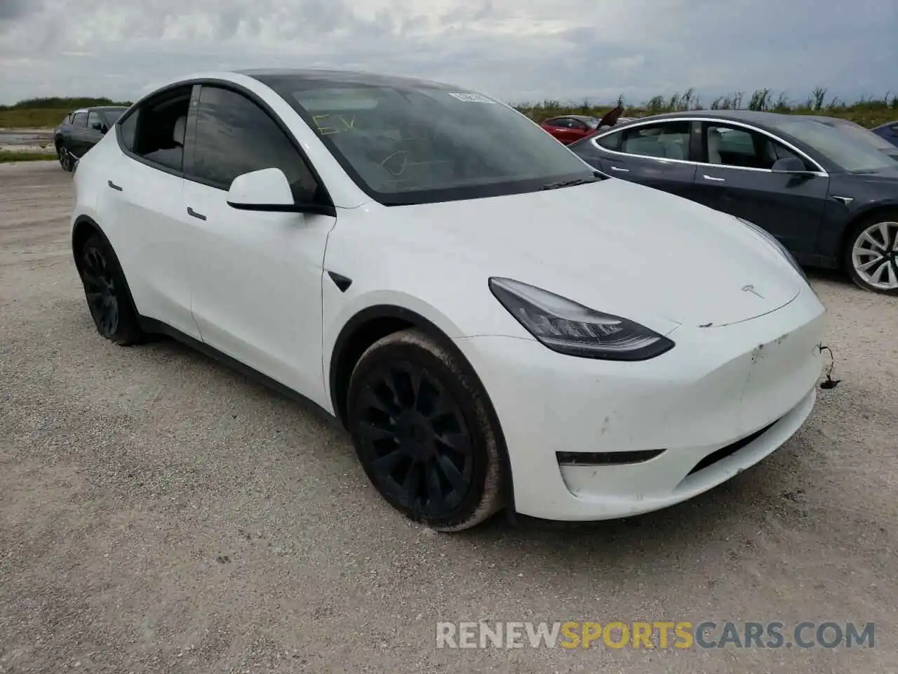 1 Photograph of a damaged car 5YJYGDEE5LF039215 TESLA MODEL Y 2020