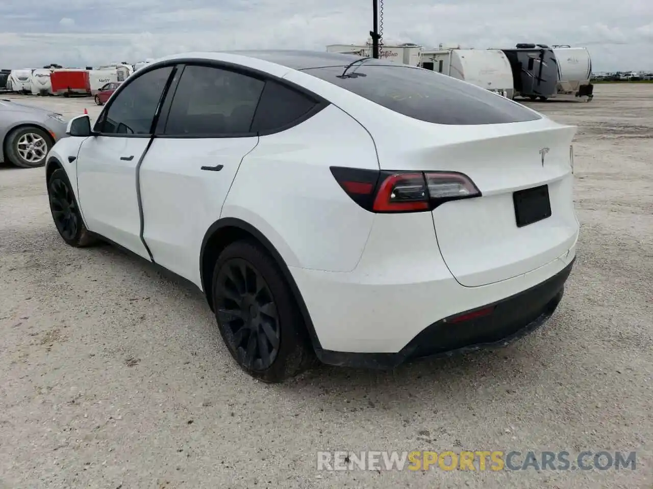 3 Photograph of a damaged car 5YJYGDEE5LF039215 TESLA MODEL Y 2020