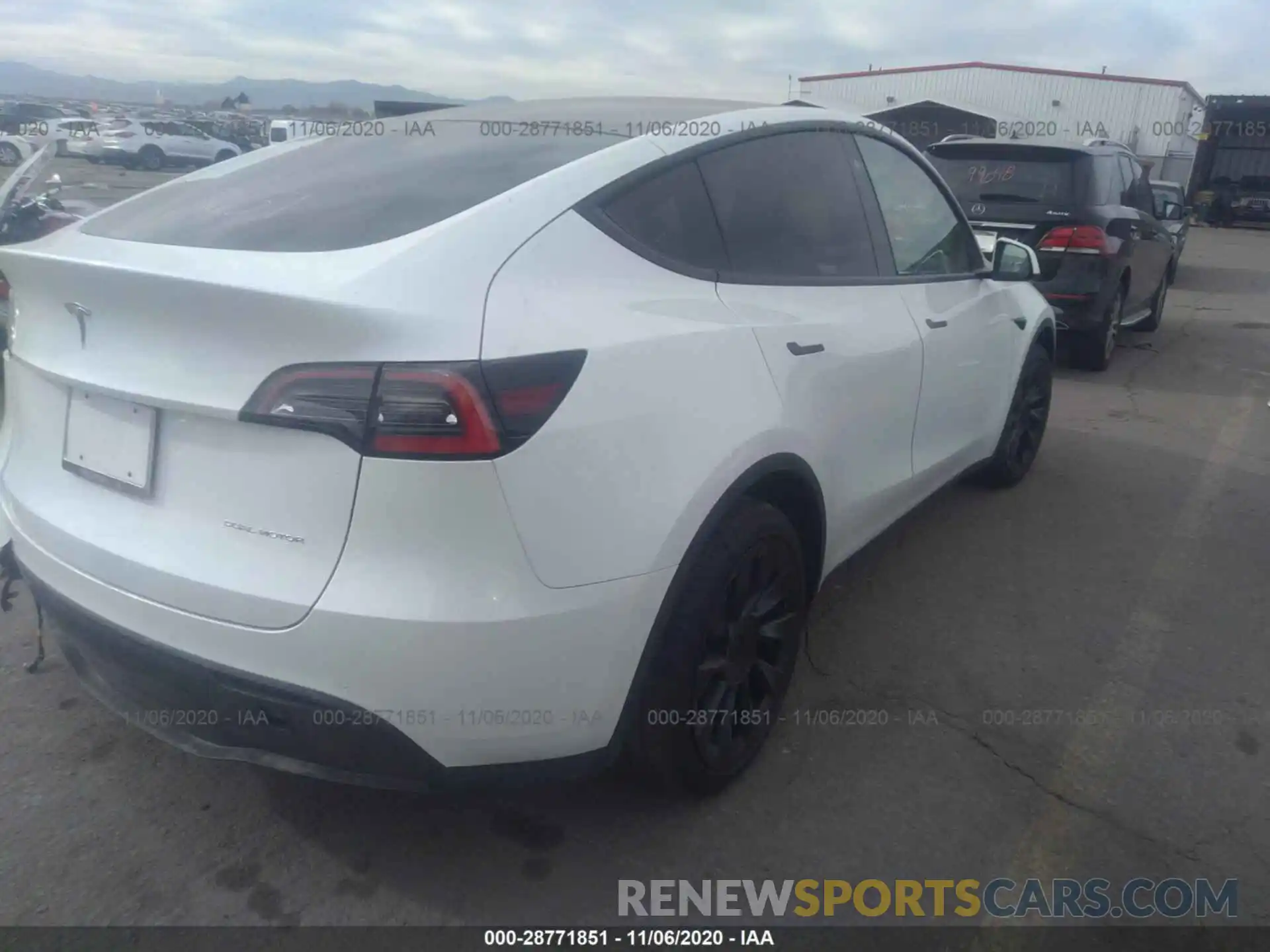 4 Photograph of a damaged car 5YJYGDEE5LF040543 TESLA MODEL Y 2020