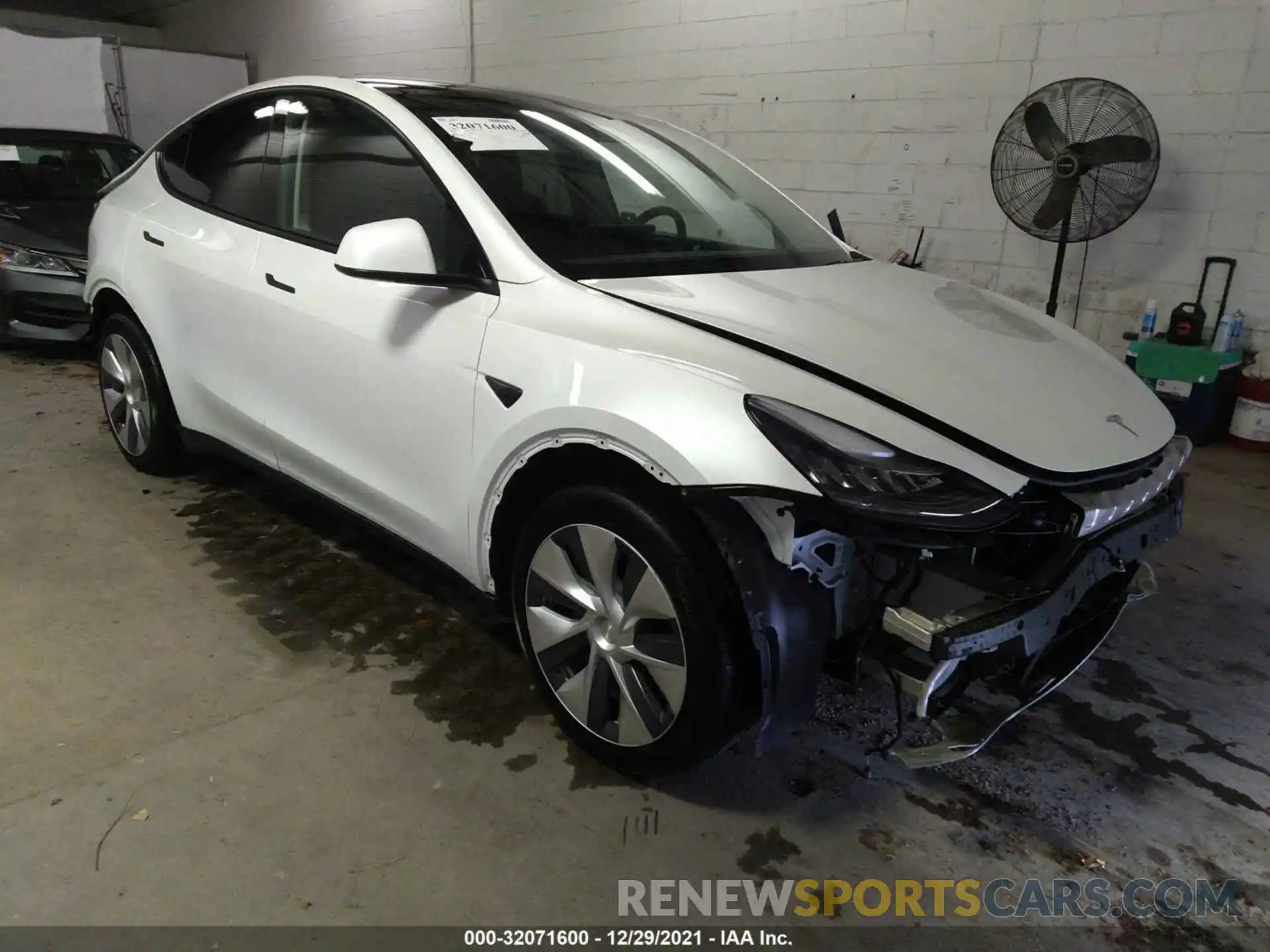 1 Photograph of a damaged car 5YJYGDEE5LF044219 TESLA MODEL Y 2020