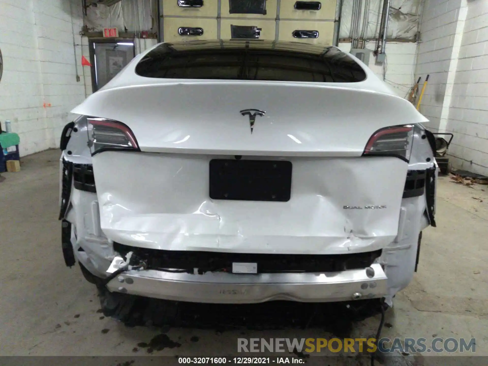 6 Photograph of a damaged car 5YJYGDEE5LF044219 TESLA MODEL Y 2020