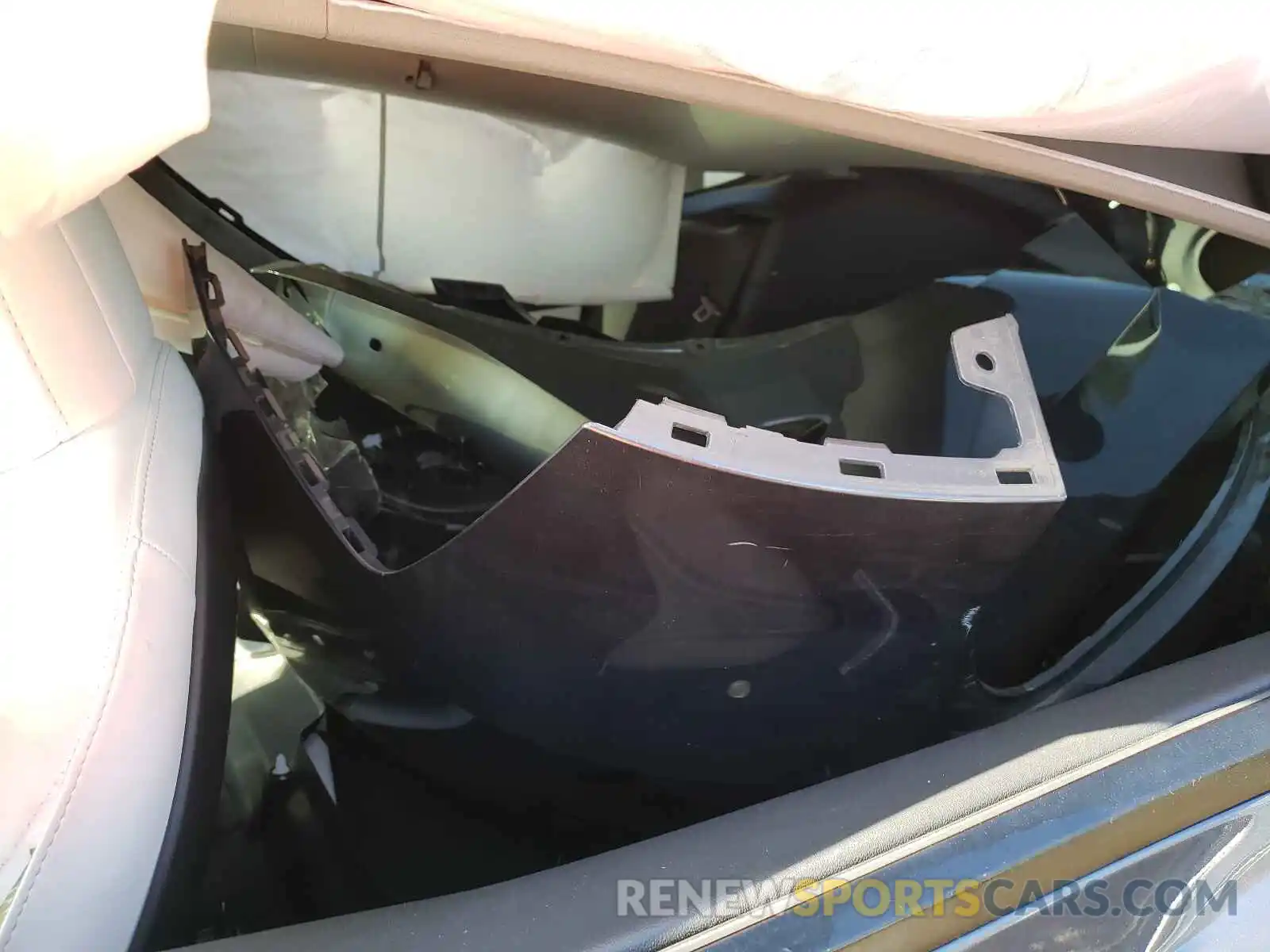 6 Photograph of a damaged car 5YJYGDEE5LF046617 TESLA MODEL Y 2020