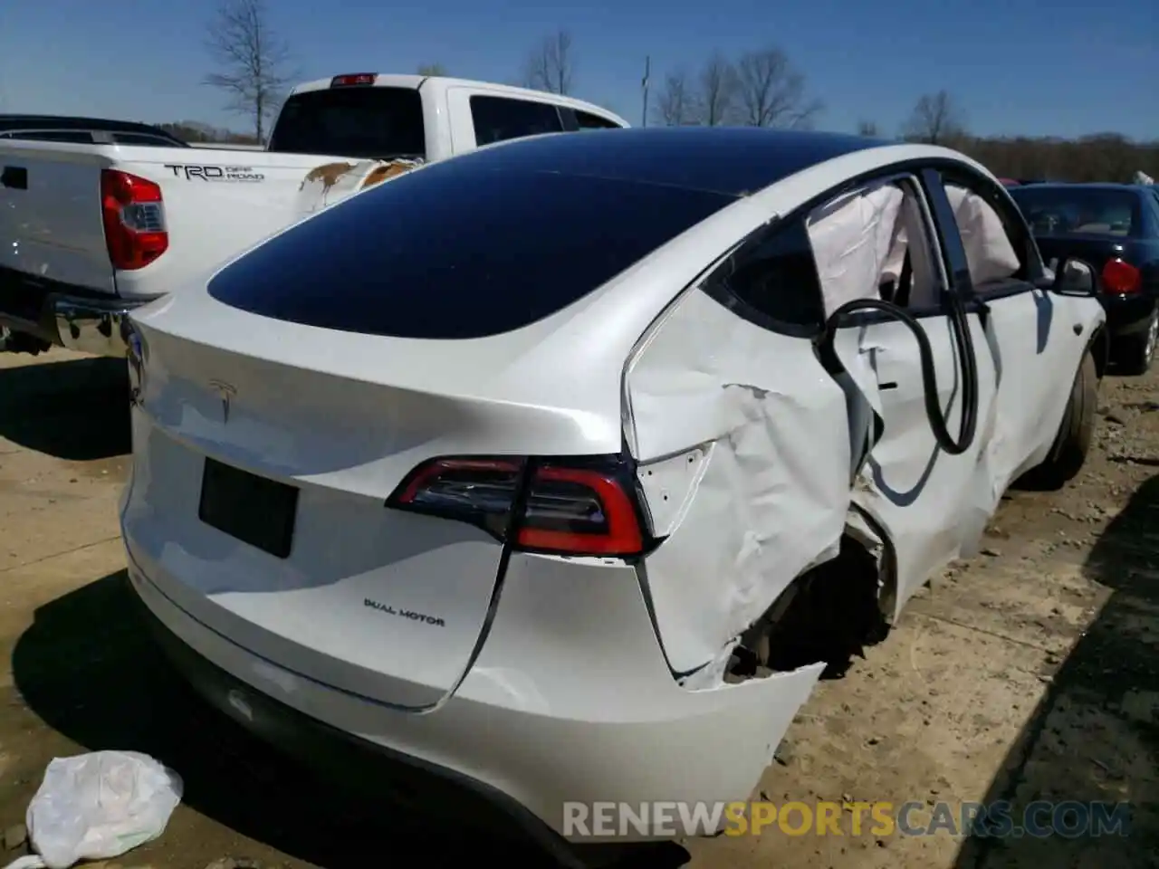 4 Photograph of a damaged car 5YJYGDEE5LF048190 TESLA MODEL Y 2020