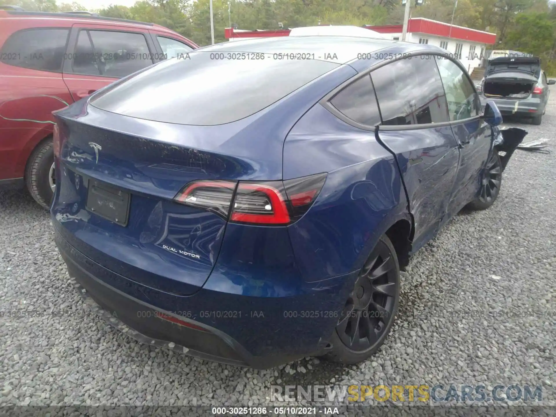 4 Photograph of a damaged car 5YJYGDEE5LF048576 TESLA MODEL Y 2020