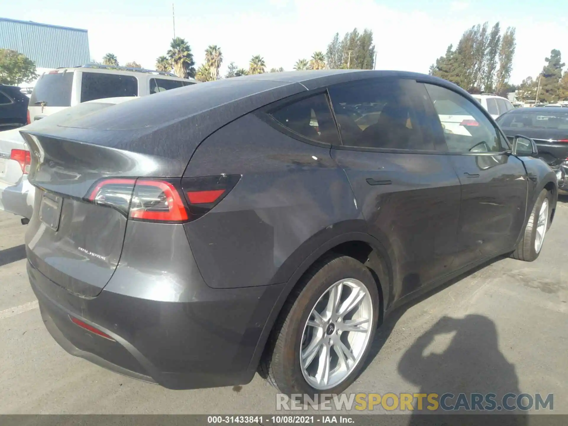 4 Photograph of a damaged car 5YJYGDEE5LF052093 TESLA MODEL Y 2020