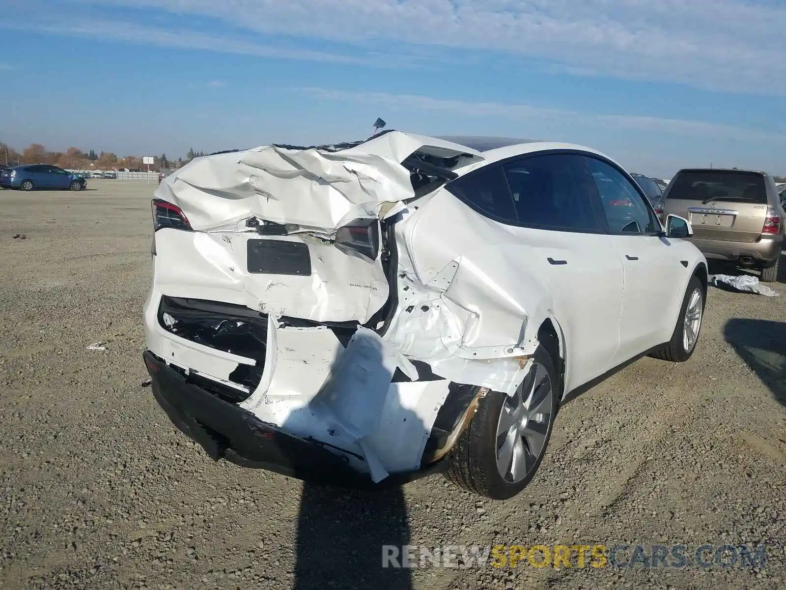 4 Photograph of a damaged car 5YJYGDEE5LF052840 TESLA MODEL Y 2020