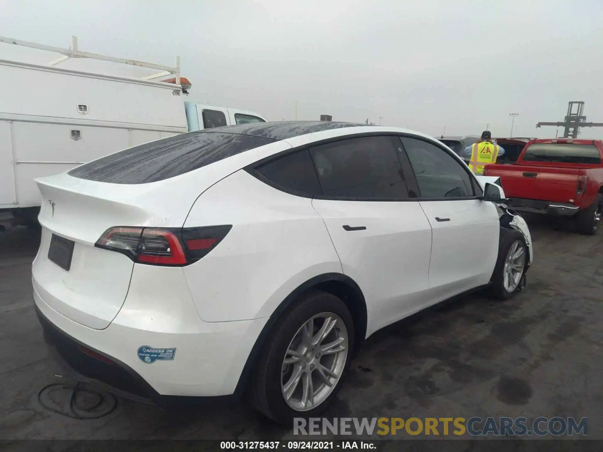 4 Photograph of a damaged car 5YJYGDEE5LF054426 TESLA MODEL Y 2020