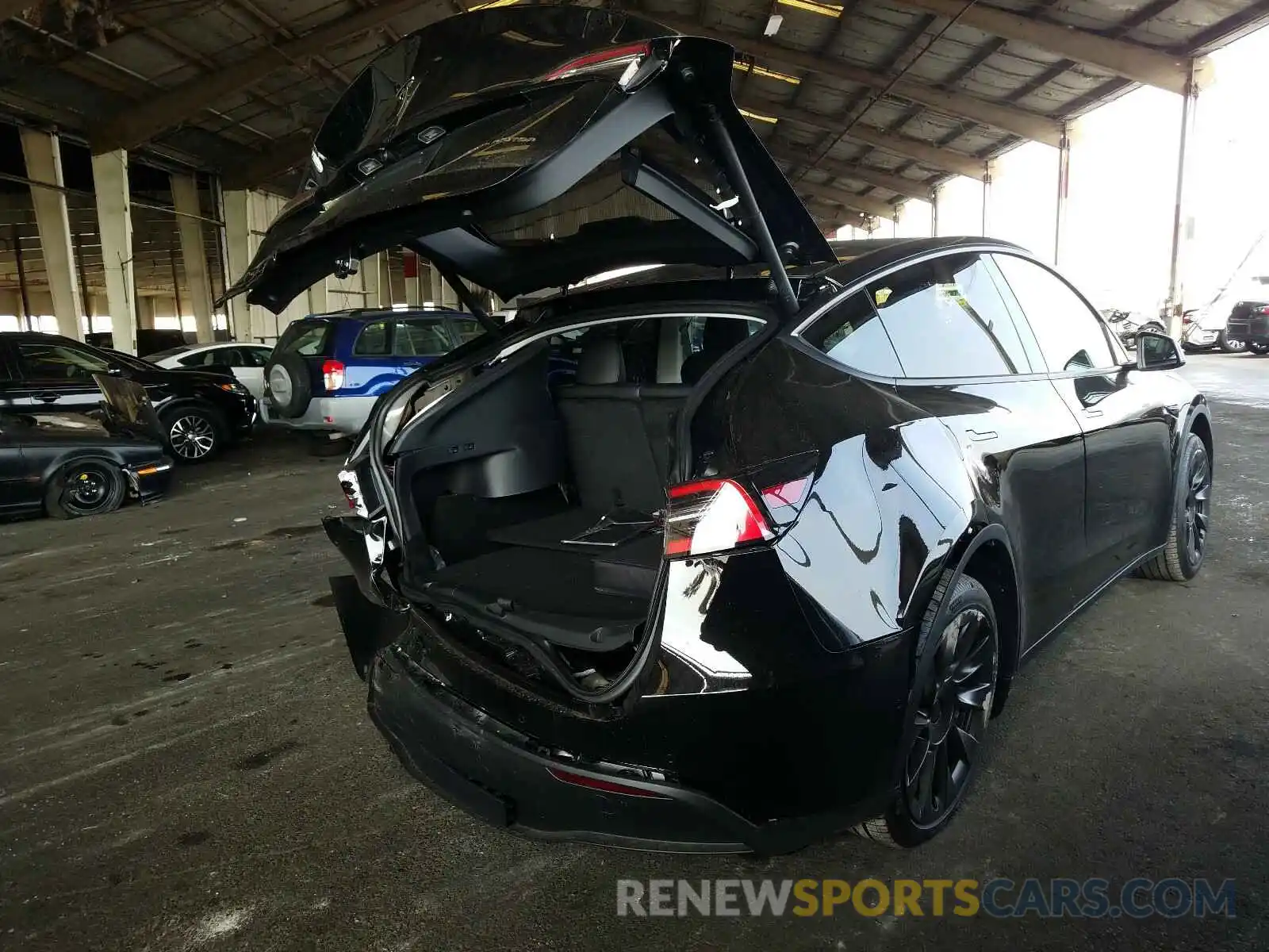 4 Photograph of a damaged car 5YJYGDEE5LF055172 TESLA MODEL Y 2020