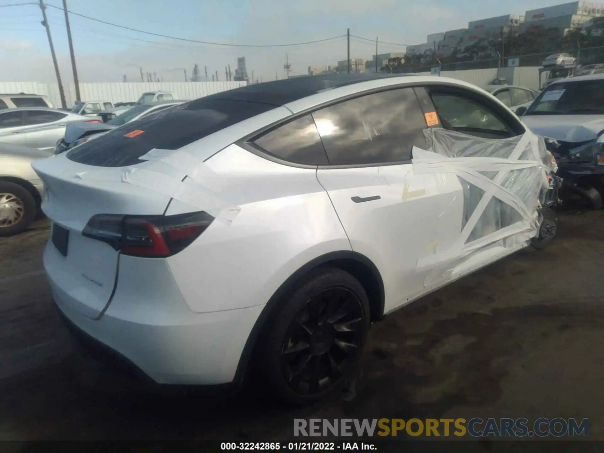 4 Фотография поврежденного автомобиля 5YJYGDEE5LF056175 TESLA MODEL Y 2020