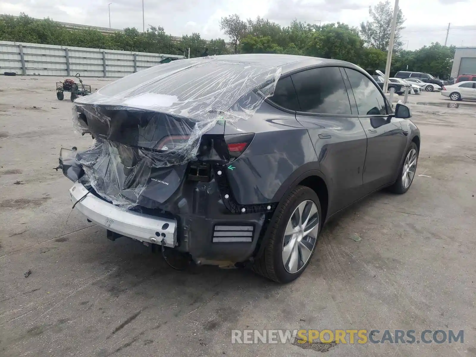 4 Photograph of a damaged car 5YJYGDEE6LF013349 TESLA MODEL Y 2020