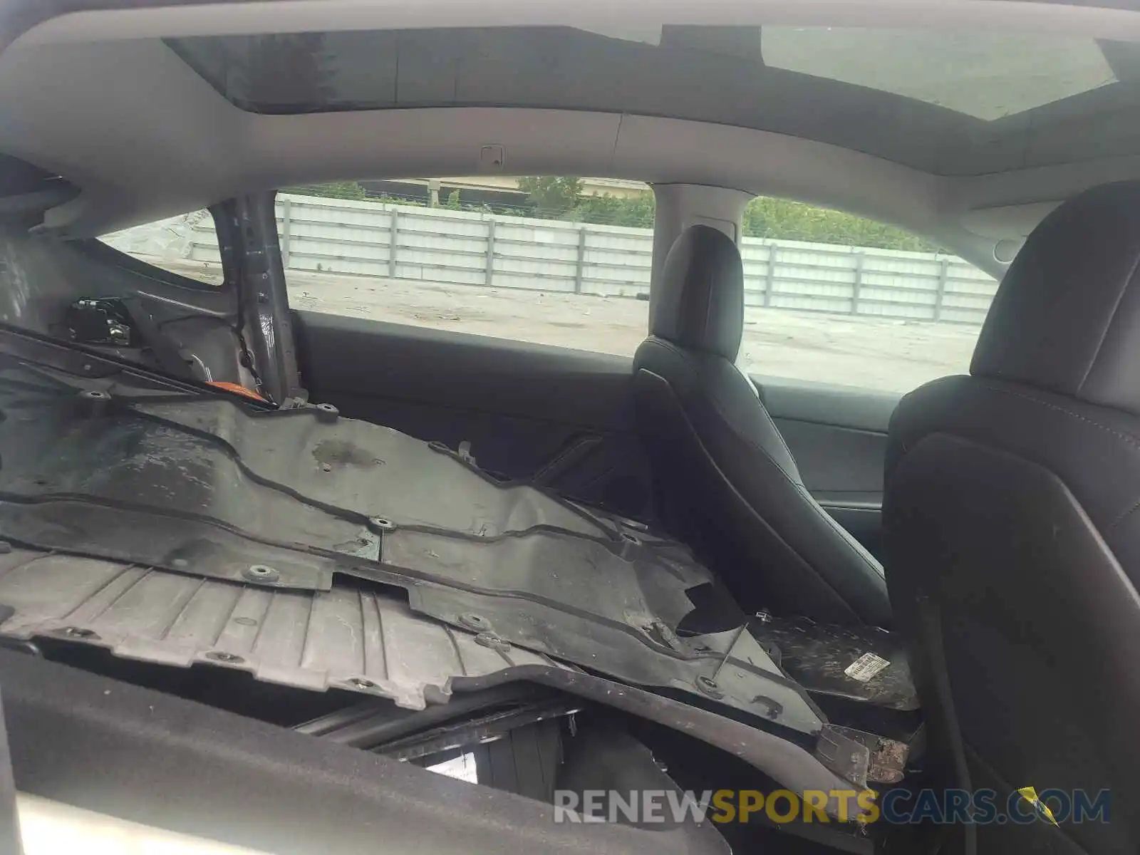 6 Photograph of a damaged car 5YJYGDEE6LF013349 TESLA MODEL Y 2020