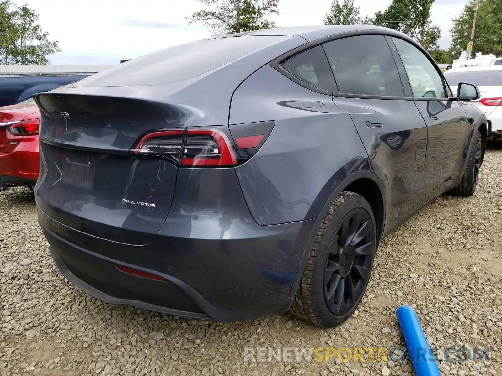 4 Photograph of a damaged car 5YJYGDEE6LF014601 TESLA MODEL Y 2020