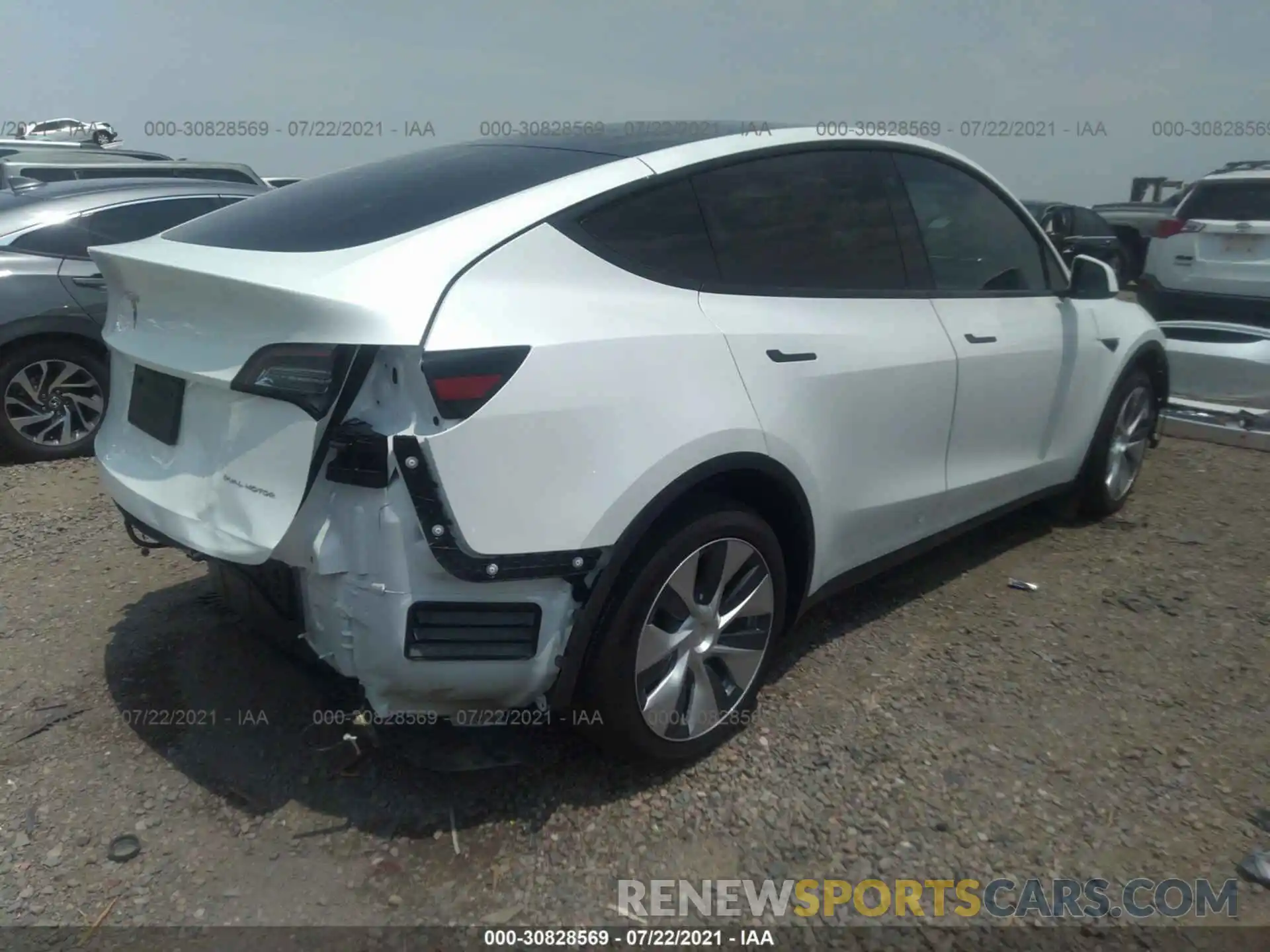 4 Photograph of a damaged car 5YJYGDEE6LF020916 TESLA MODEL Y 2020