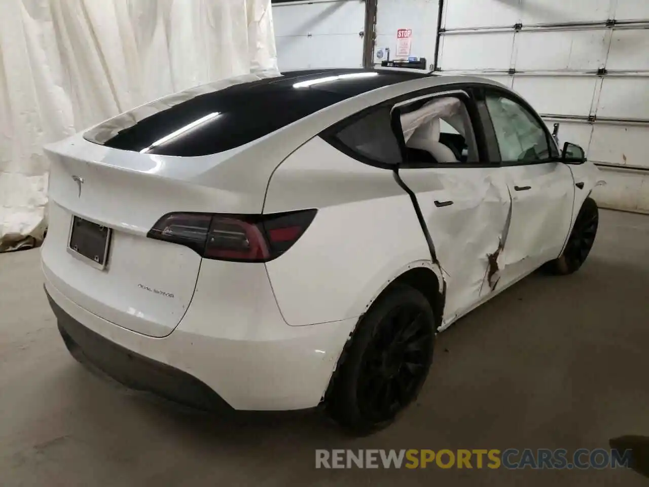 4 Photograph of a damaged car 5YJYGDEE6LF022066 TESLA MODEL Y 2020