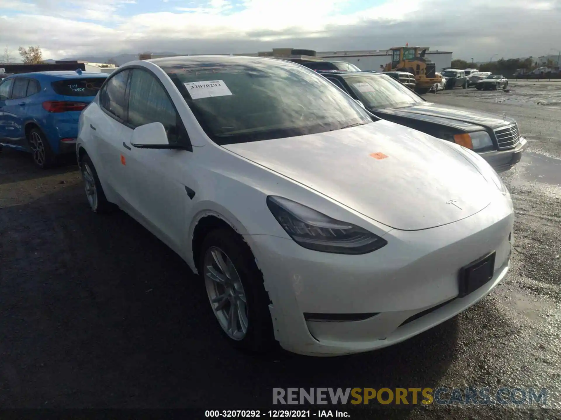 1 Photograph of a damaged car 5YJYGDEE6LF032046 TESLA MODEL Y 2020