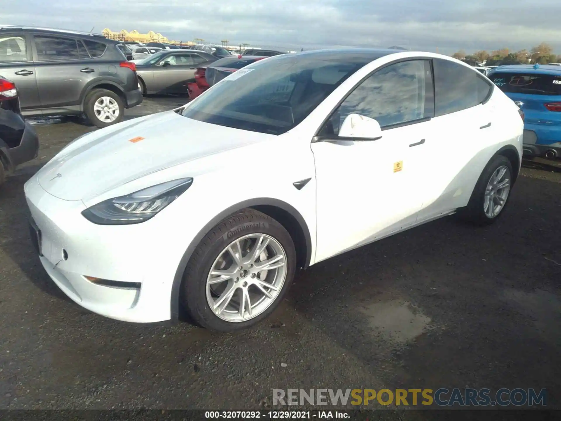 2 Фотография поврежденного автомобиля 5YJYGDEE6LF032046 TESLA MODEL Y 2020