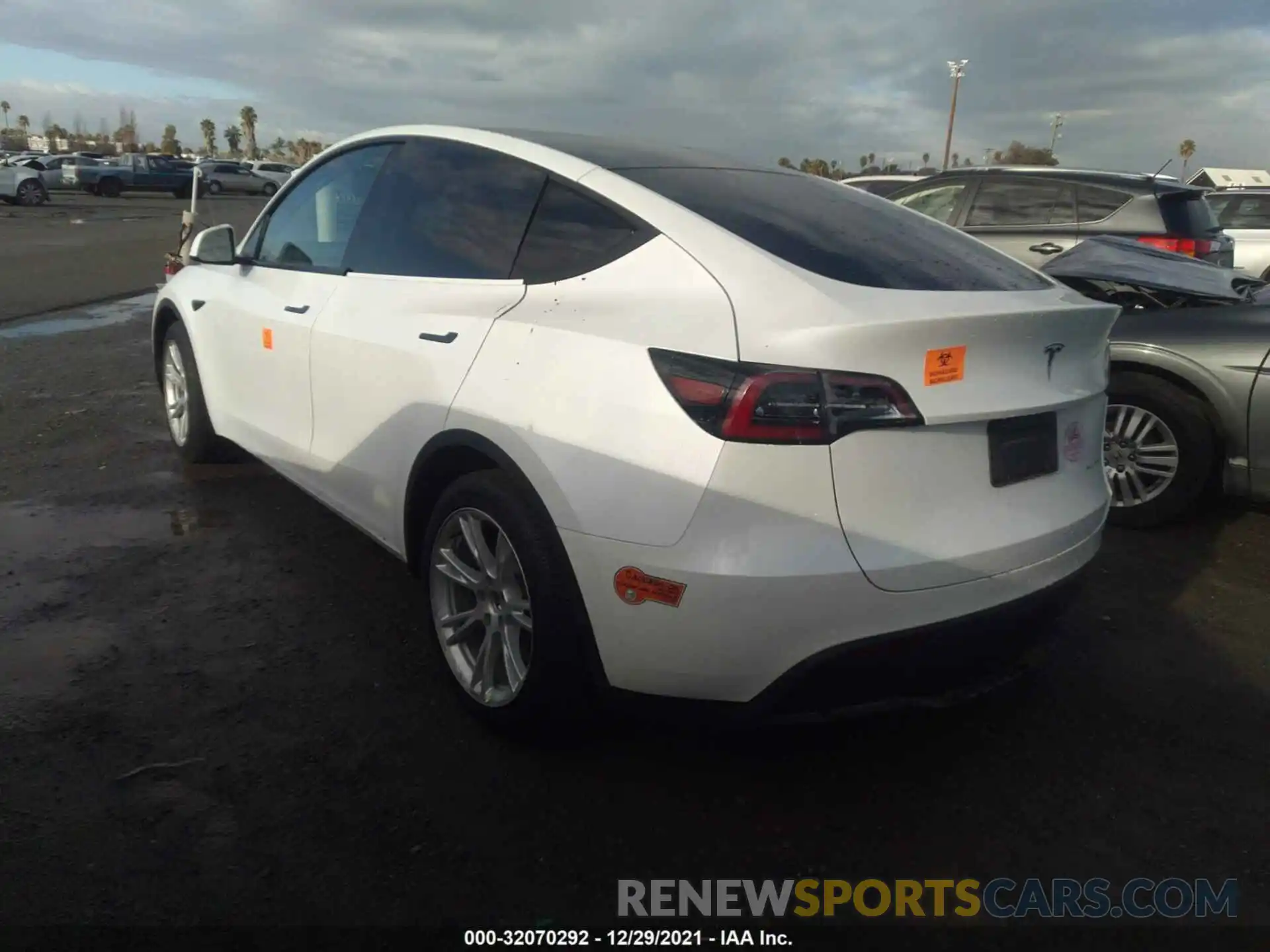 3 Photograph of a damaged car 5YJYGDEE6LF032046 TESLA MODEL Y 2020