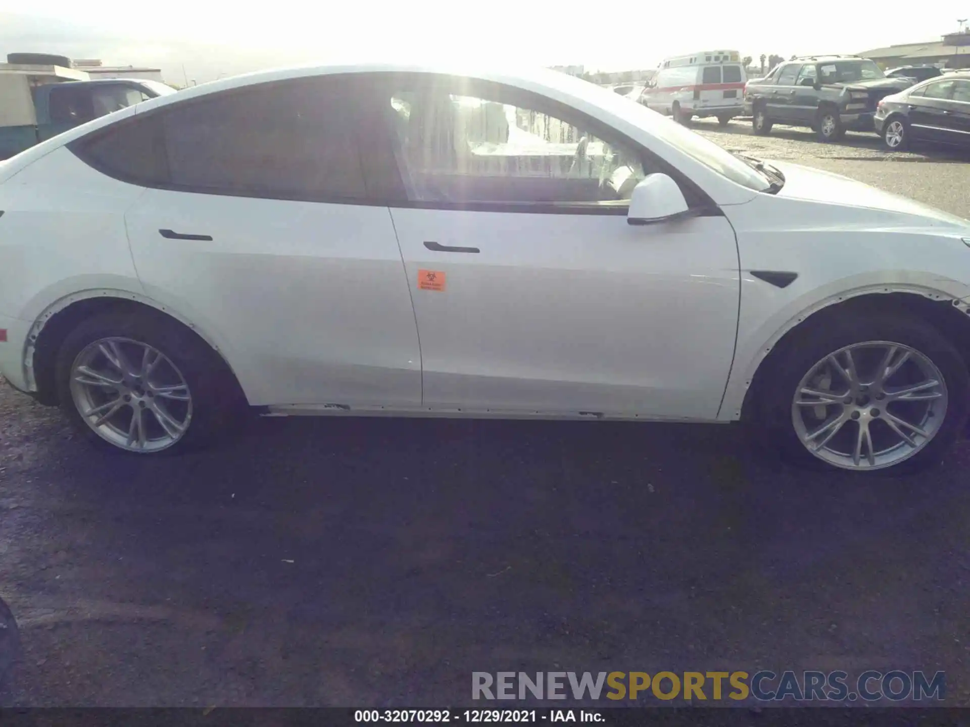 6 Photograph of a damaged car 5YJYGDEE6LF032046 TESLA MODEL Y 2020