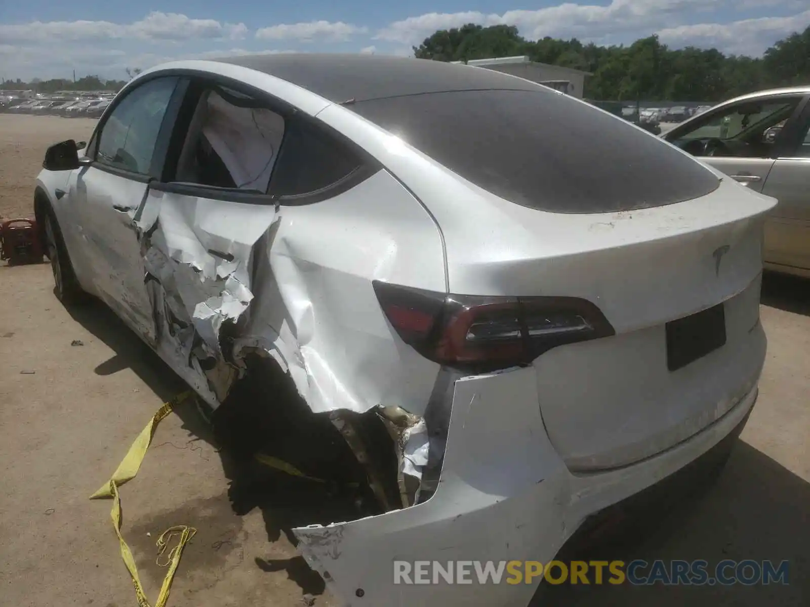 3 Photograph of a damaged car 5YJYGDEE6LF035254 TESLA MODEL Y 2020