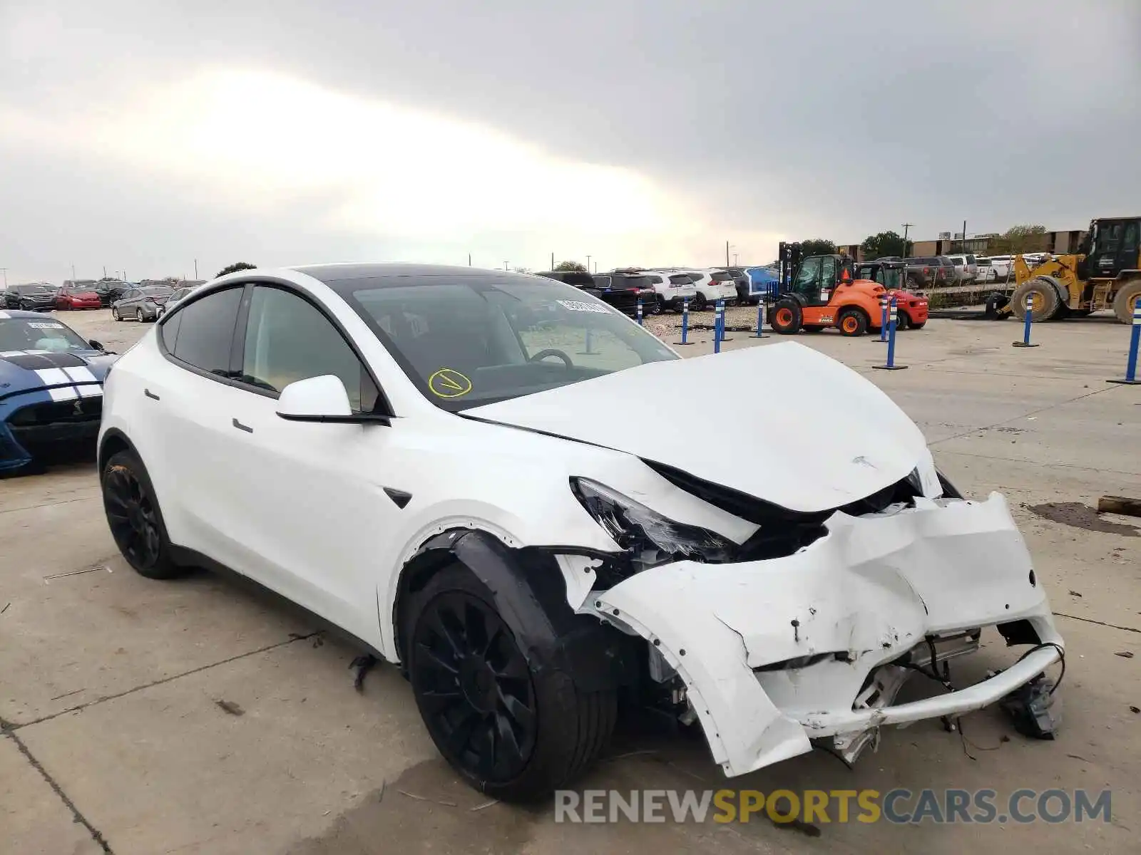 1 Photograph of a damaged car 5YJYGDEE6LF041653 TESLA MODEL Y 2020