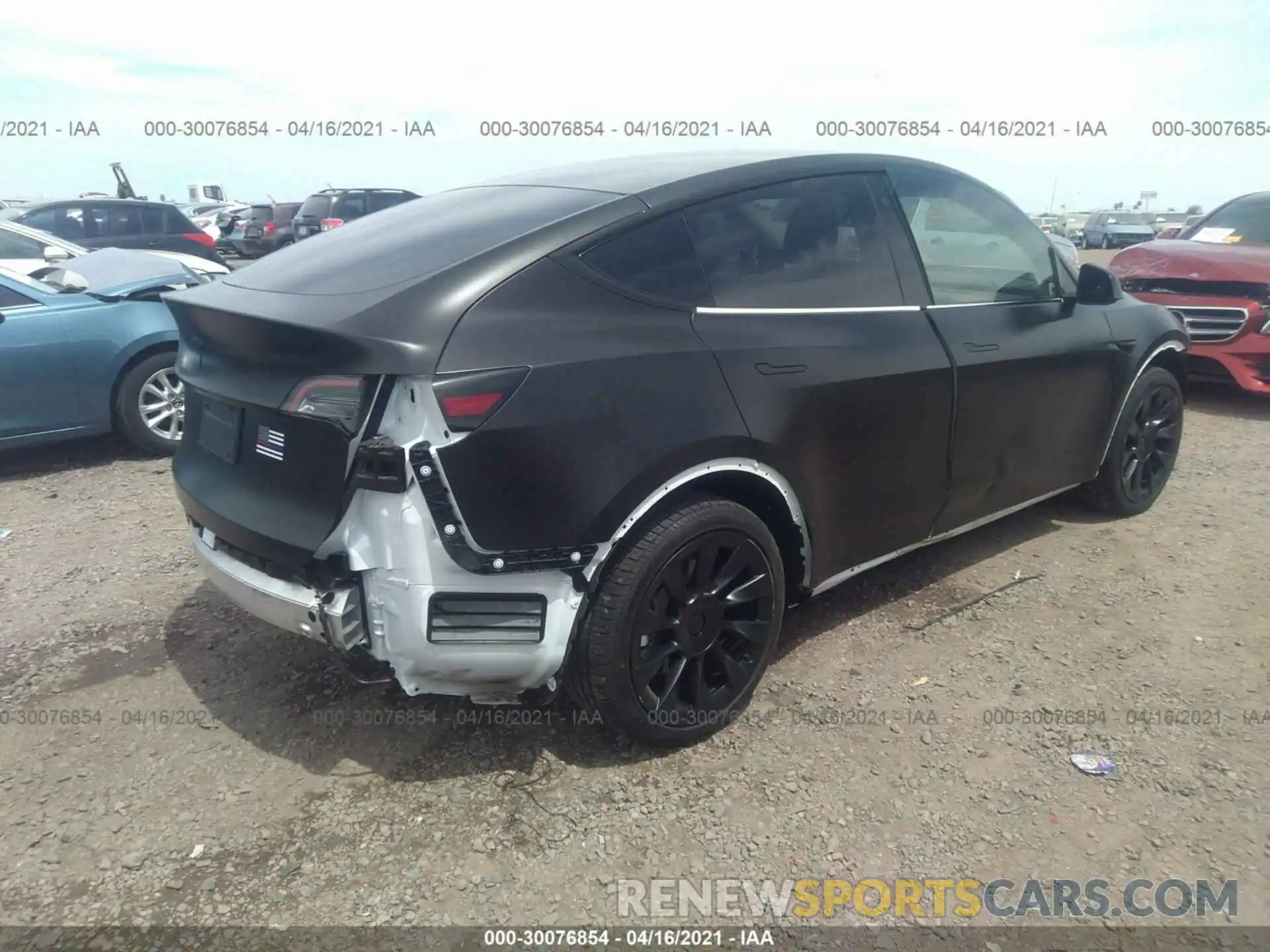 4 Photograph of a damaged car 5YJYGDEE6LF041975 TESLA MODEL Y 2020