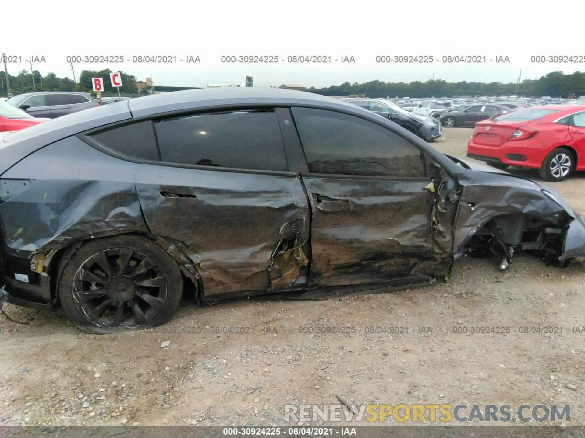 6 Photograph of a damaged car 5YJYGDEE6LF045623 TESLA MODEL Y 2020