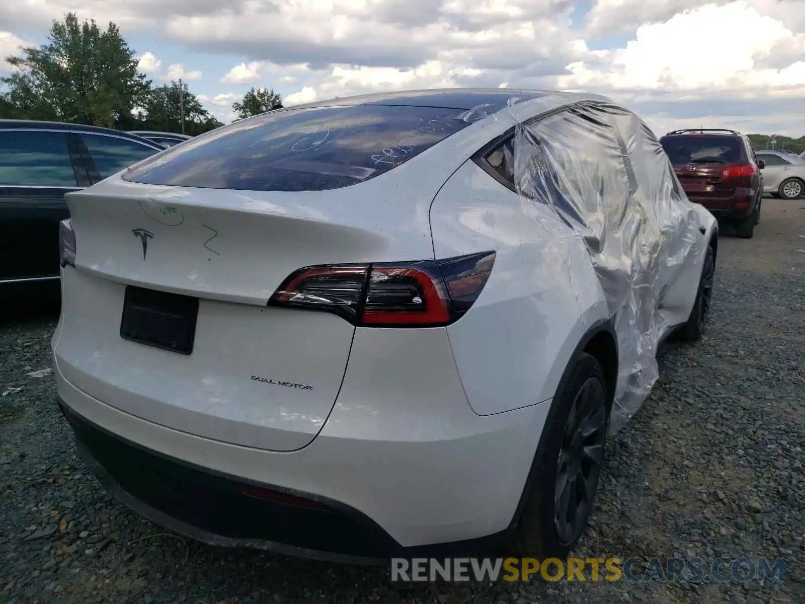 4 Photograph of a damaged car 5YJYGDEE6LF046044 TESLA MODEL Y 2020