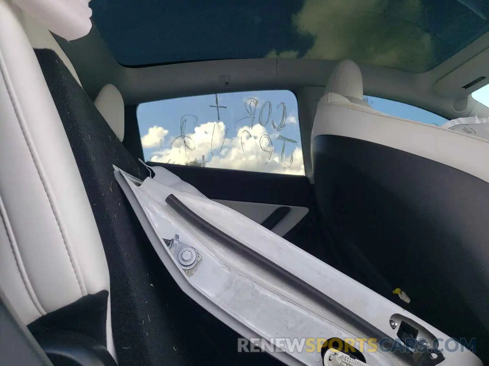 6 Photograph of a damaged car 5YJYGDEE6LF046044 TESLA MODEL Y 2020