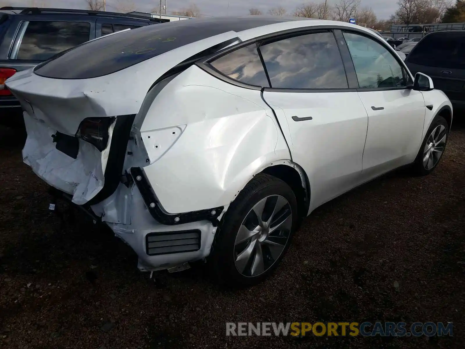 4 Photograph of a damaged car 5YJYGDEE6LF050434 TESLA MODEL Y 2020