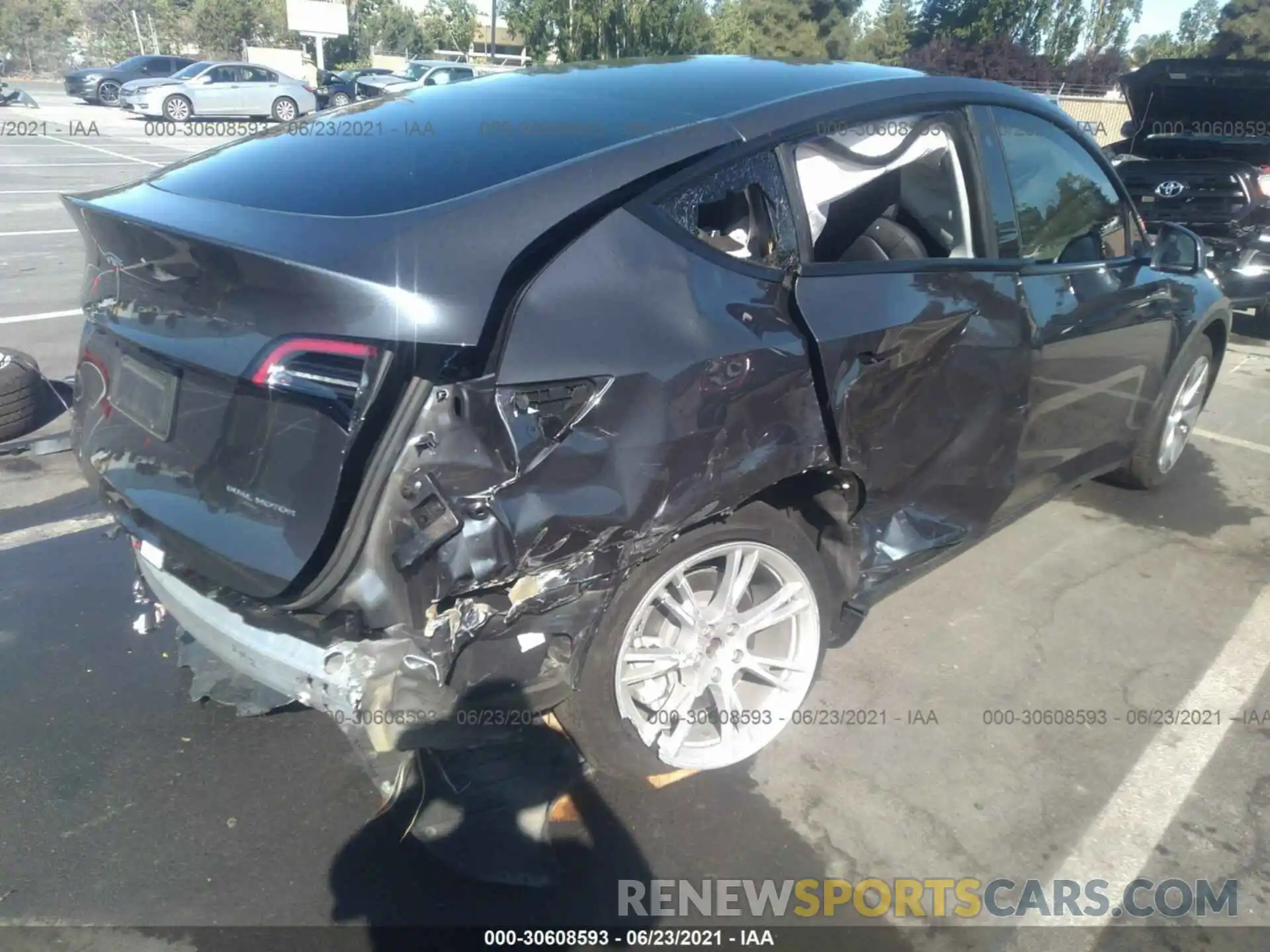 4 Photograph of a damaged car 5YJYGDEE6LF054094 TESLA MODEL Y 2020