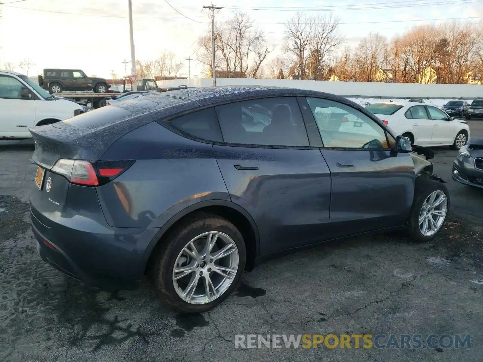 4 Photograph of a damaged car 5YJYGDEE6LF054211 TESLA MODEL Y 2020