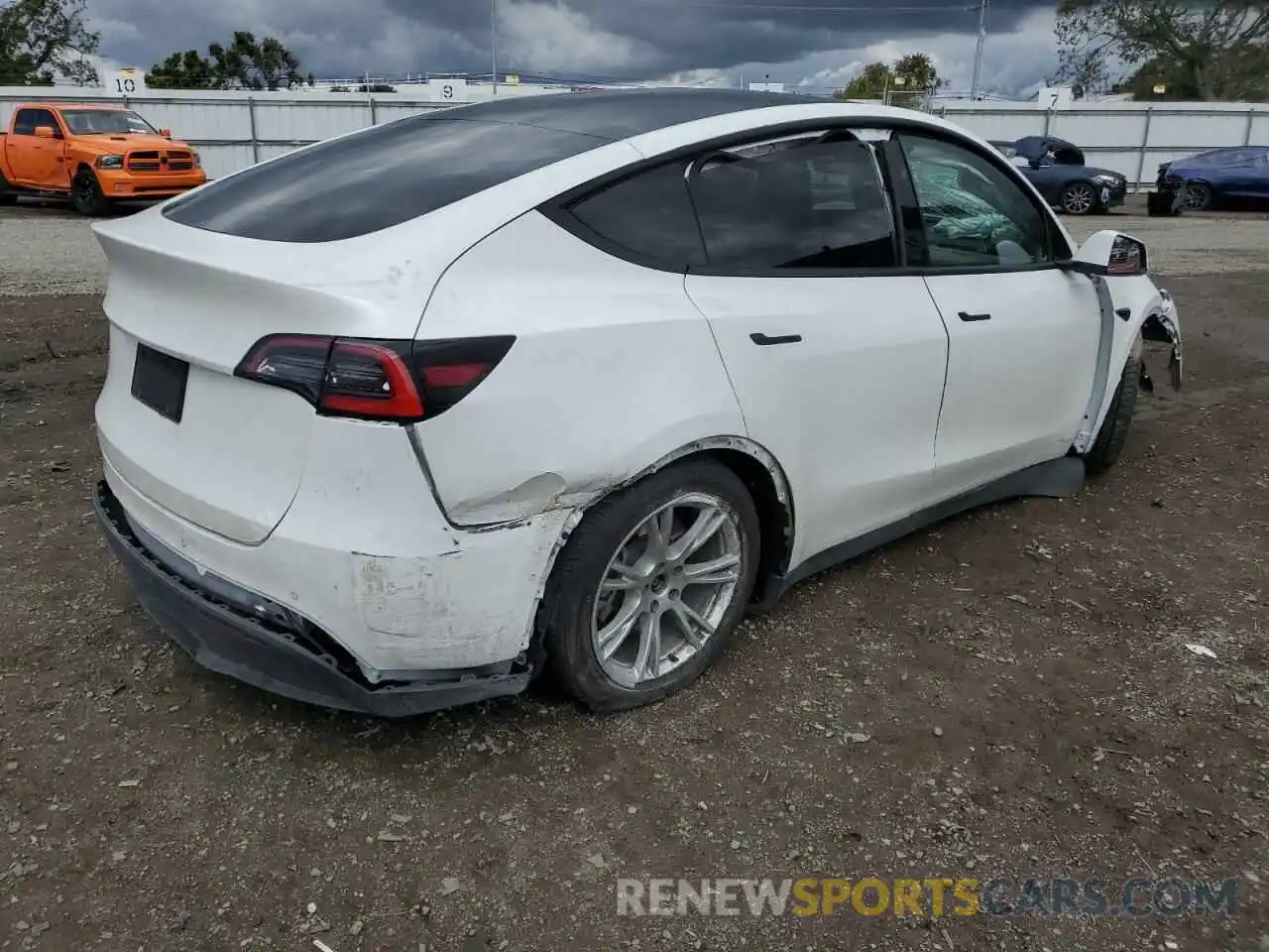 3 Photograph of a damaged car 5YJYGDEE6LF054676 TESLA MODEL Y 2020