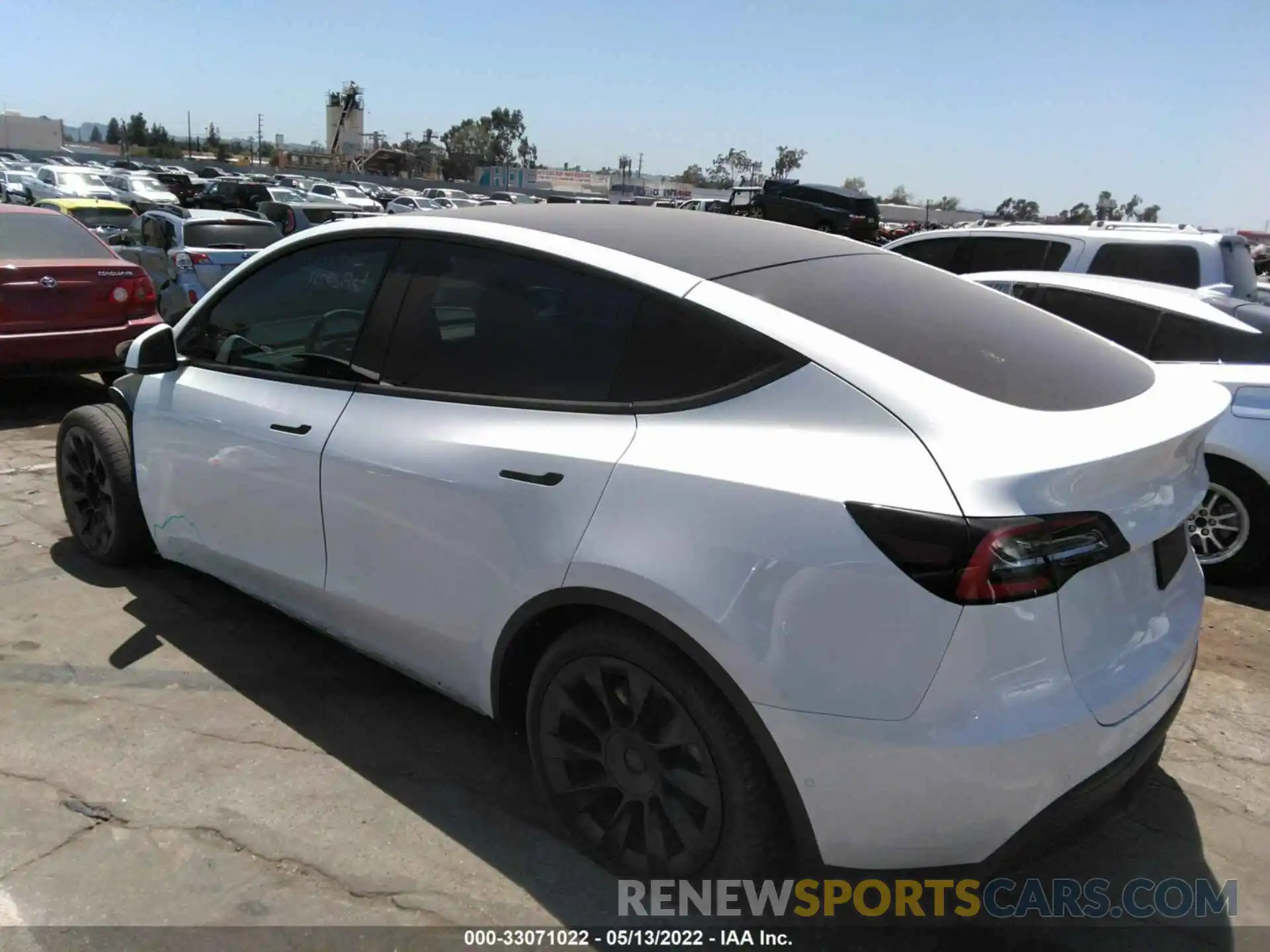 3 Photograph of a damaged car 5YJYGDEE6LF055052 TESLA MODEL Y 2020