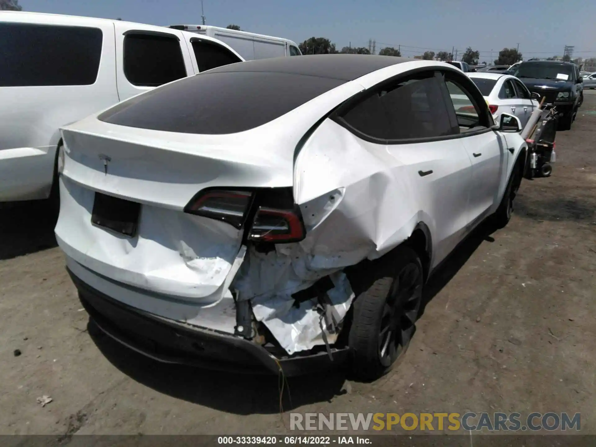 4 Photograph of a damaged car 5YJYGDEE6LF059621 TESLA MODEL Y 2020