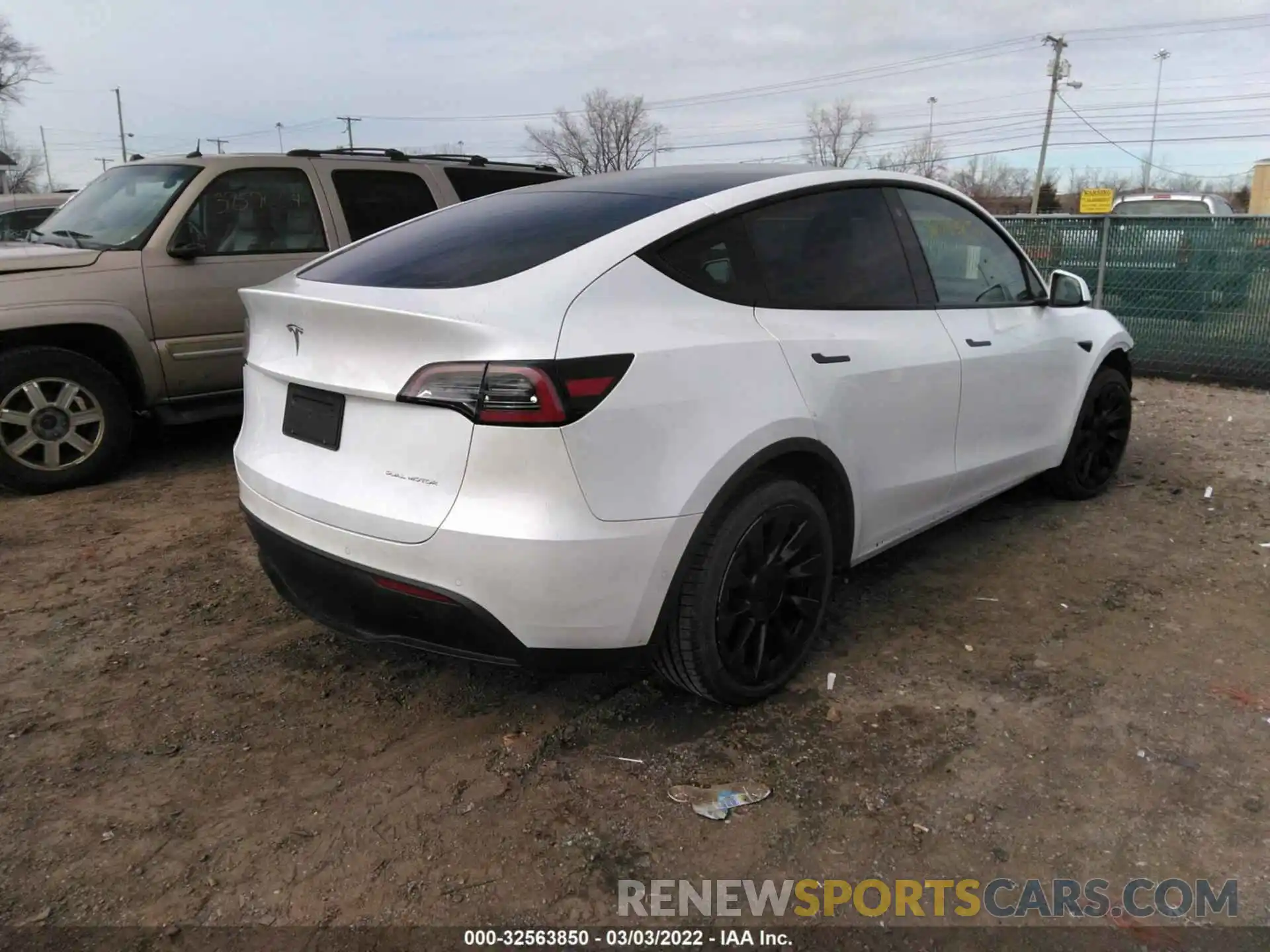 4 Photograph of a damaged car 5YJYGDEE7LF008645 TESLA MODEL Y 2020