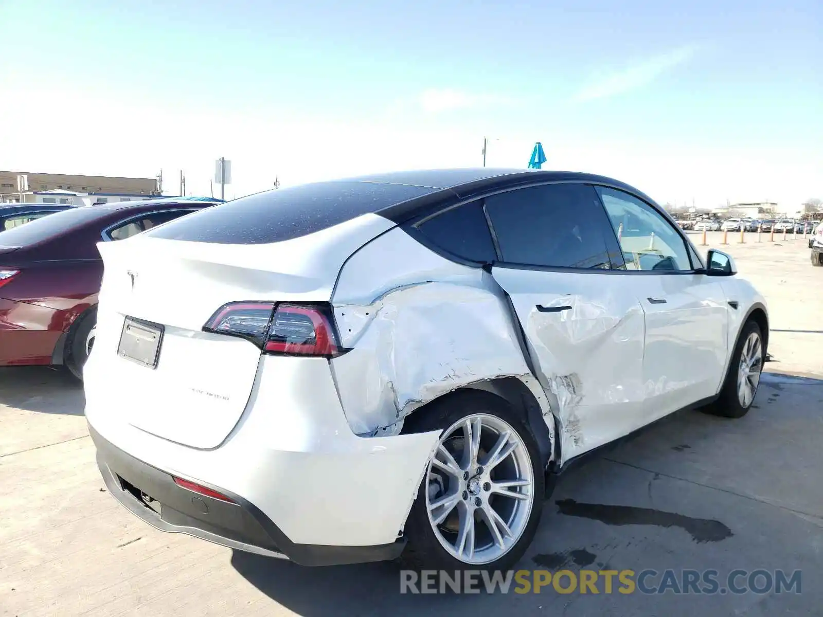 4 Photograph of a damaged car 5YJYGDEE7LF011786 TESLA MODEL Y 2020