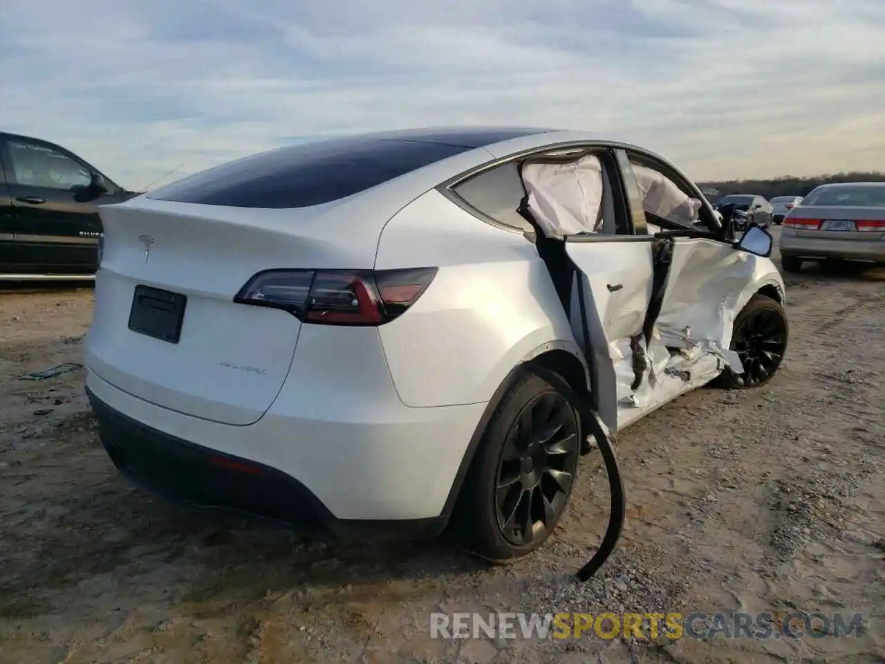 4 Photograph of a damaged car 5YJYGDEE7LF014588 TESLA MODEL Y 2020