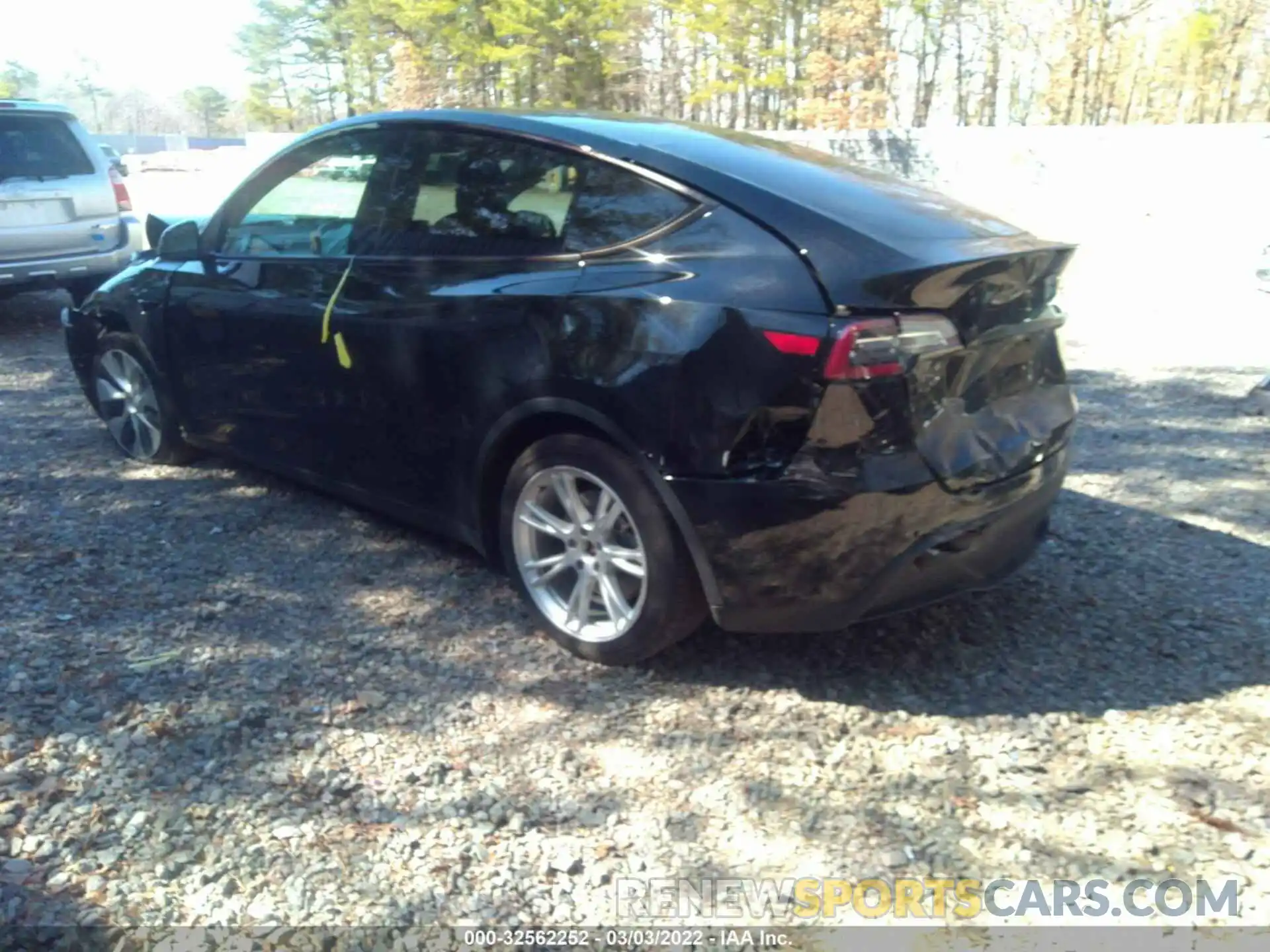 3 Photograph of a damaged car 5YJYGDEE7LF016115 TESLA MODEL Y 2020