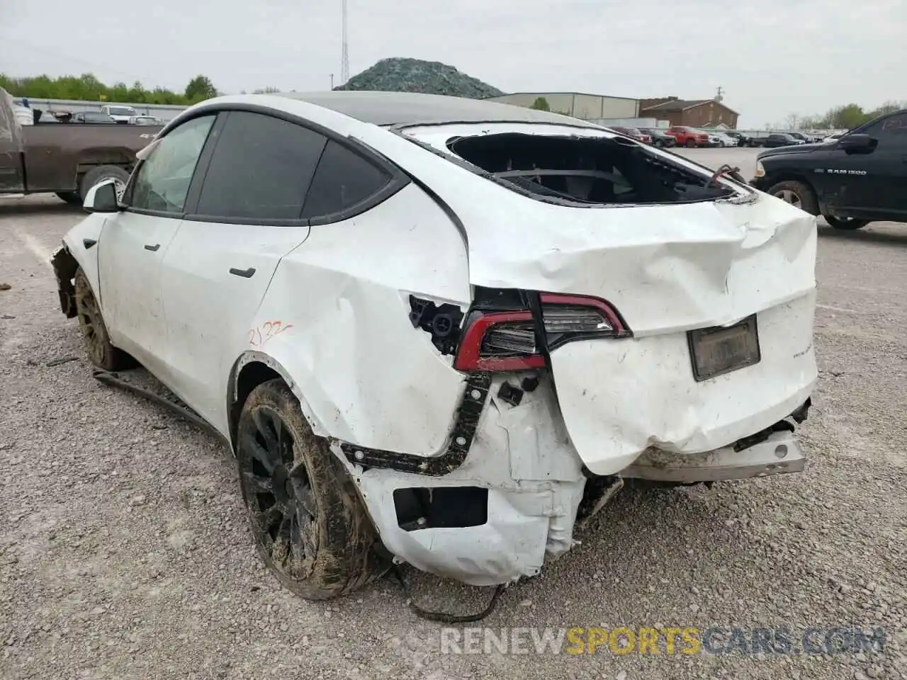 3 Photograph of a damaged car 5YJYGDEE7LF029396 TESLA MODEL Y 2020