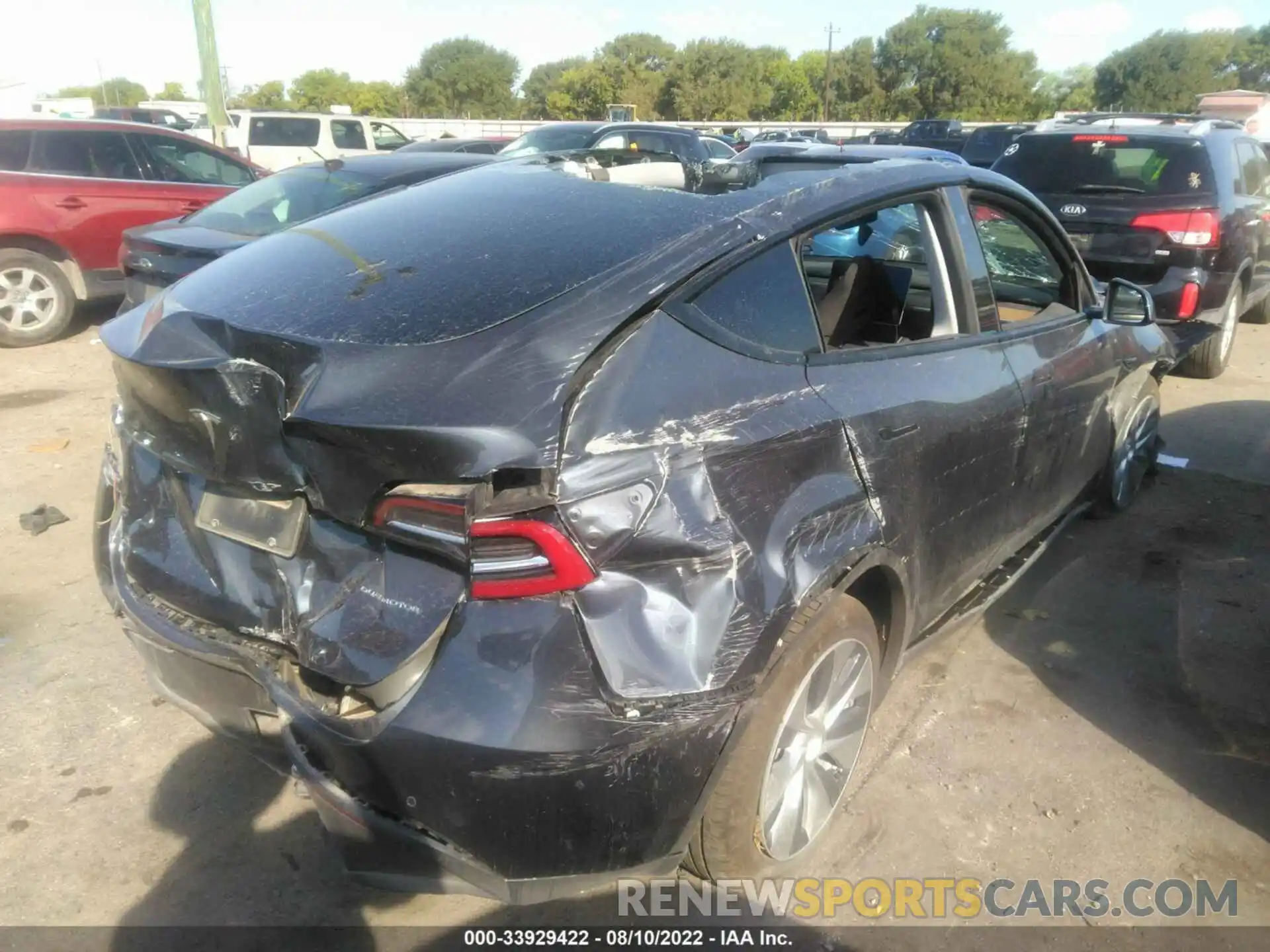 4 Photograph of a damaged car 5YJYGDEE7LF033884 TESLA MODEL Y 2020