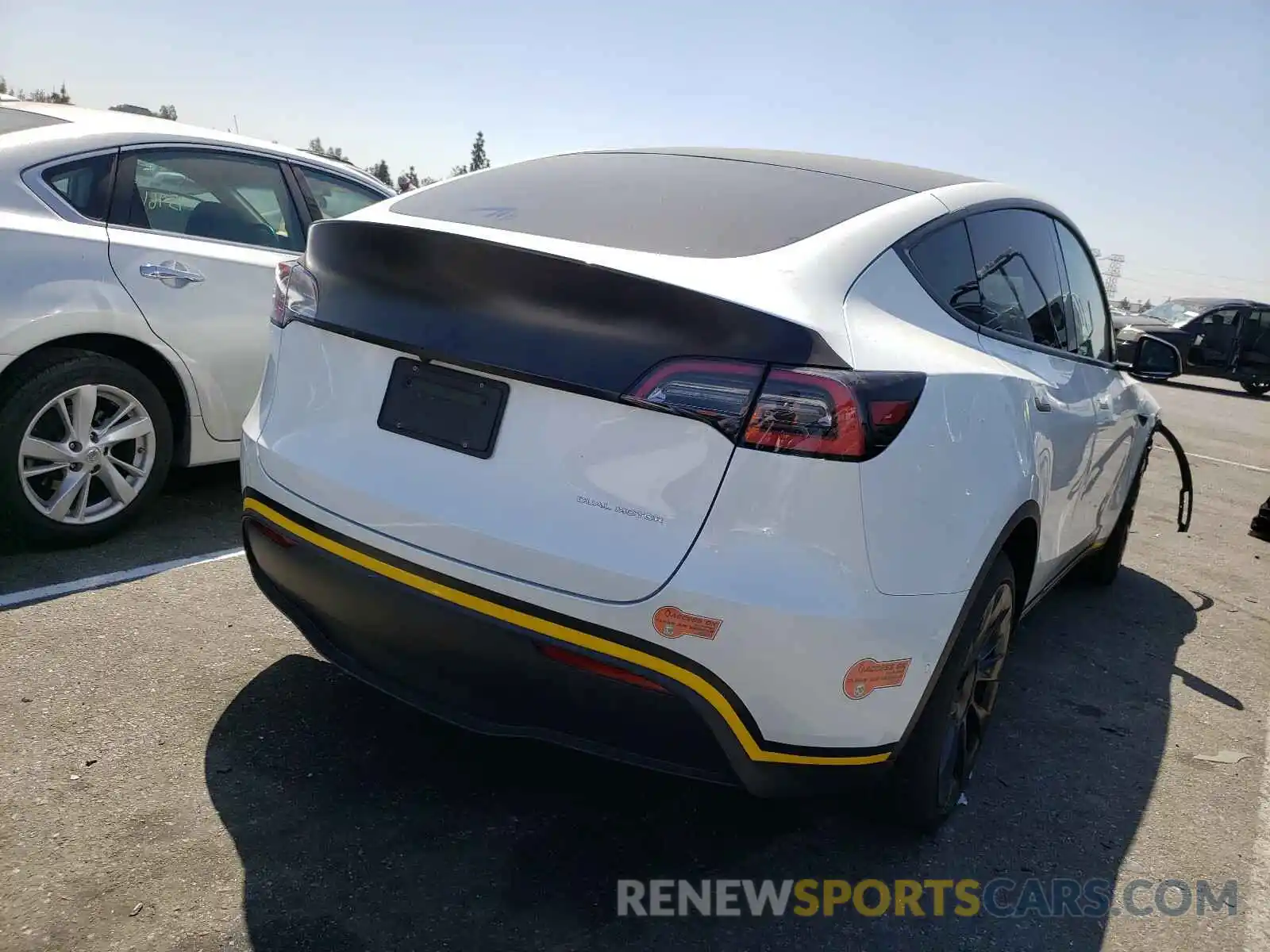 4 Photograph of a damaged car 5YJYGDEE7LF041788 TESLA MODEL Y 2020