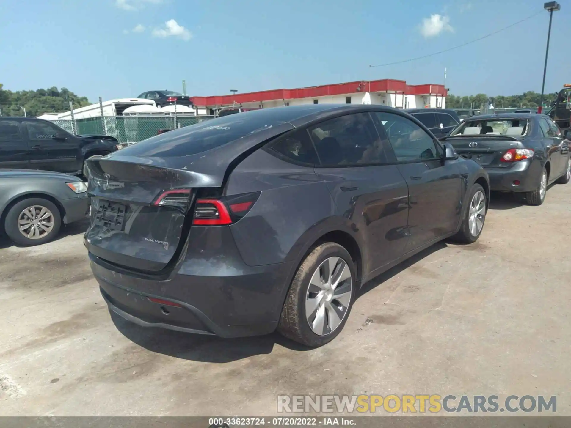 4 Photograph of a damaged car 5YJYGDEE7LF048014 TESLA MODEL Y 2020