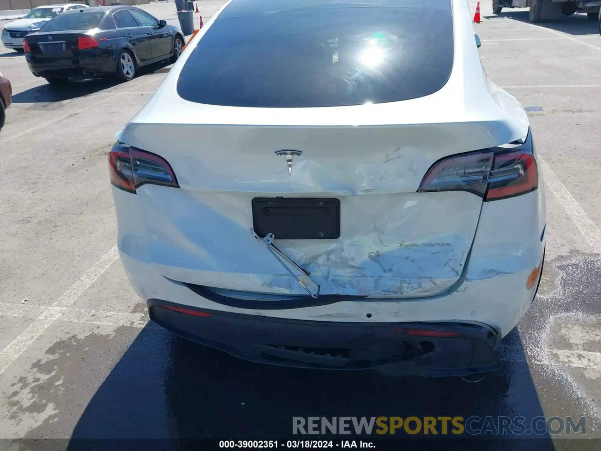 6 Photograph of a damaged car 5YJYGDEE7LF054475 TESLA MODEL Y 2020